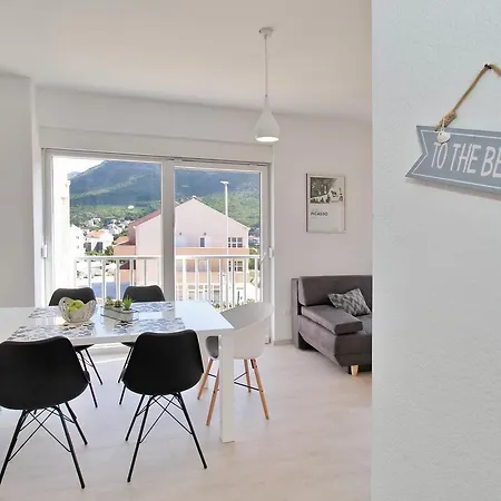 Bacan Family קאבטאט