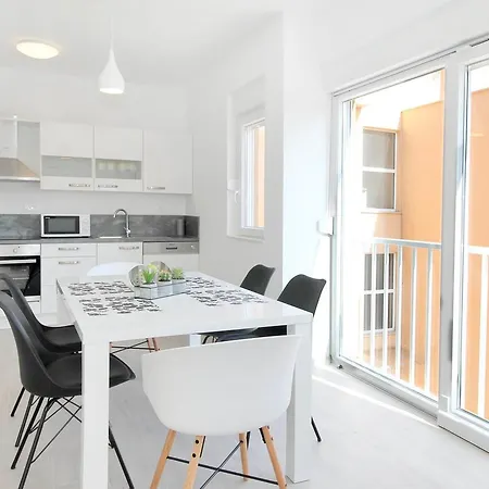 Bacan Family דירה *